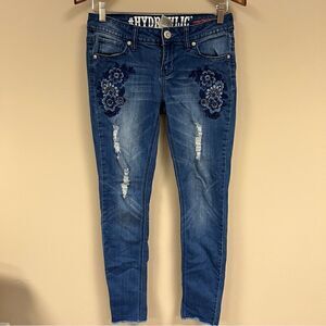 👠Hydraulic Lola curvy embroidered jeans size 5/6